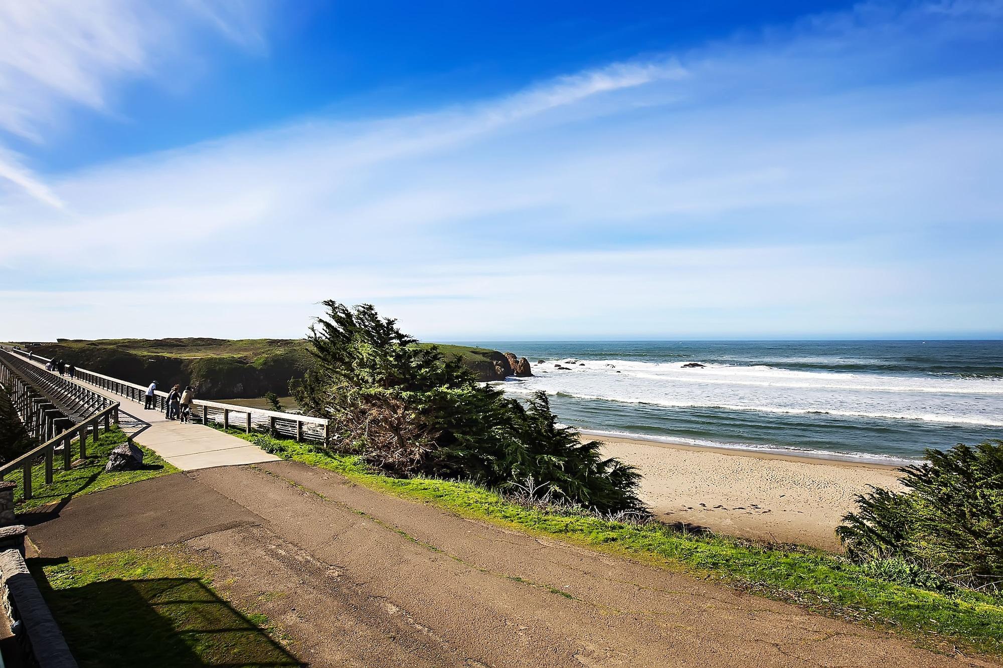 Beachcomber Motel 3*